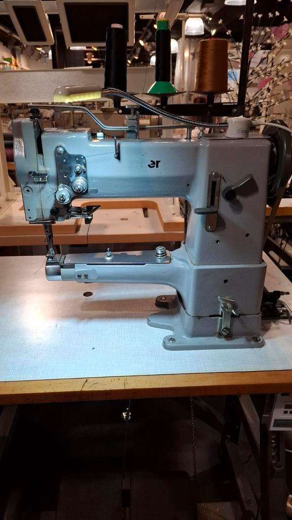 Adler vrije arm tripple met servo motor, Hobby en Vrije tijd, Naaimachines en Toebehoren, Naaimachine, Ophalen