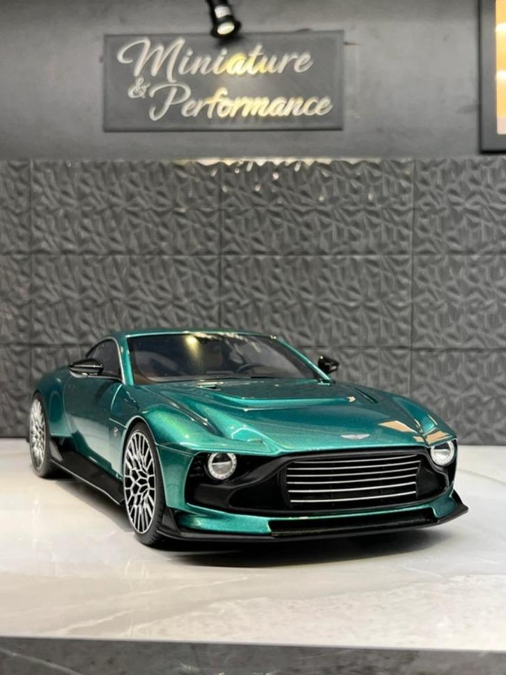 1/18 Aston Martin Valour, Hobby en Vrije tijd, Modelauto's | 1:18, Zo goed als nieuw, Auto, Ophalen of Verzenden