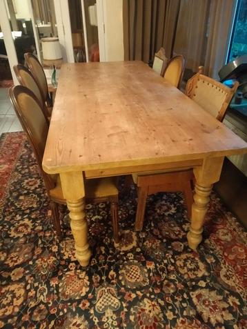 Massief grenen tafel (armleuning stoel past) NIEUWE prijs.. beschikbaar voor biedingen