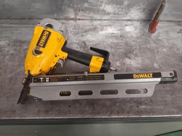Dewalt nagel pistool met bijhorende nagels beschikbaar voor biedingen