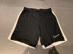 zwarte voetbalshort Nike maat Small, Kinderen en Baby's, Kinderkleding | Maat 158, Jongen, Ophalen of Verzenden, Sport- of Zwemkleding