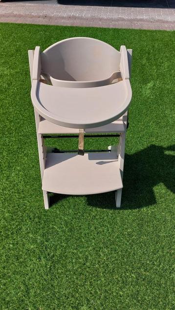 Treppy kinderstoel – kleur taupe  beschikbaar voor biedingen