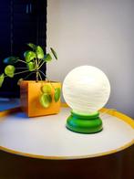 Vintage Frans tafellampje met glazen opaline kap en houten g, Ophalen of Verzenden