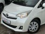 TOYOTA VERSO-S 1.3I 99PK |AIRCO | PANO DAK | BLUETOOTH |, Auto's, Voorwielaandrijving, Euro 5, Zwart, 4 cilinders