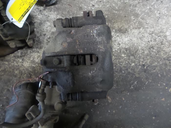 Etrier de frein (pince) avant droit d'un Renault Megane Scen, Autos : Pièces & Accessoires, Freins & Transmission, Utilisé, 3 mois de garantie