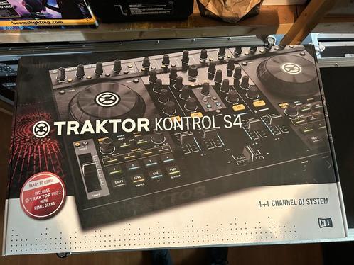 Traktor Kontrol S4 MK1 + F1 + Flightcase, Muziek en Instrumenten, Dj-sets en Draaitafels, Zo goed als nieuw, Dj-set, Ophalen