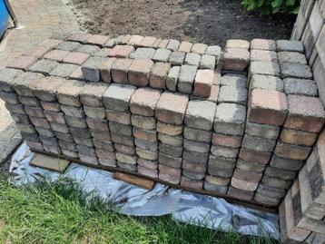 Betonklinkers 10 x 10  beschikbaar voor biedingen