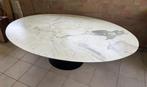 KNOLL Eero Saarinen 'TULIP' tafel ovaal in Calacatta (2m44), Huis en Inrichting, Tafels | Eettafels, 100 tot 150 cm, 200 cm of meer