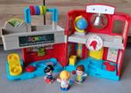 Salle de théâtre Fisher Price, Enlèvement