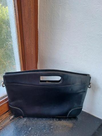 DELVAUX  Sac vintage LE TARN noir siglé 1974 disponible aux enchères