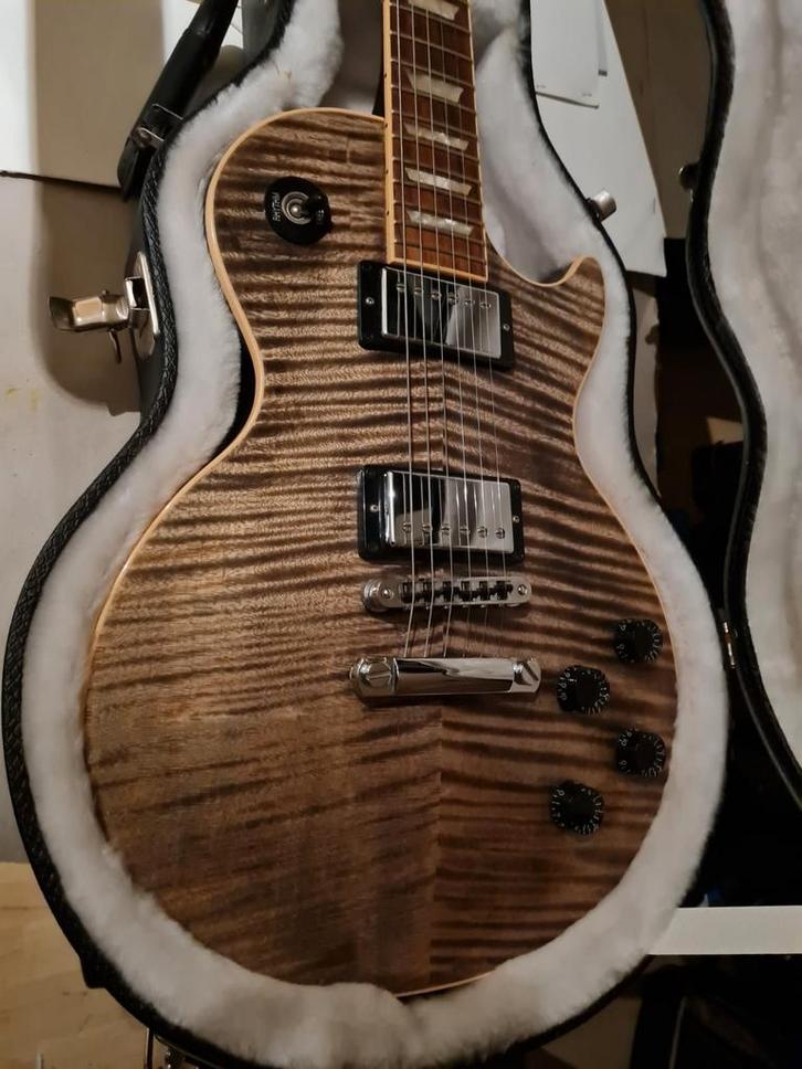 Gibson Les Paul Blackwater 2011, Muziek en Instrumenten, Snaarinstrumenten | Gitaren | Elektrisch, Zo goed als nieuw, Gibson, Ophalen of Verzenden