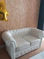 Chesterfield zetel wit leder 2zit, Maison & Meubles, Canapés | Sofas & Chaises Longues, Comme neuf, Enlèvement