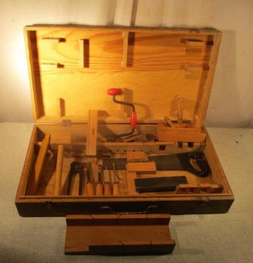 Originele Houten Kist met Schrijnwerkersmaterialen  Tool Set beschikbaar voor biedingen