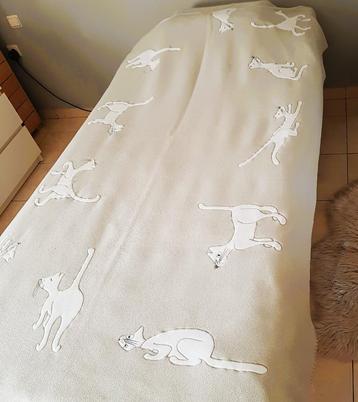 Te koop: Leuke beige poezen fleecedeken. beschikbaar voor biedingen
