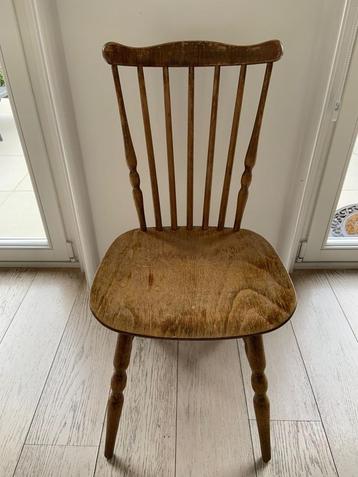 8 très belles chaises de table classiques