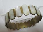AP06: Wit Parelmoer -Elegant- Br: 1,8cm. -binnenmaat 6,8 cm., Verzenden, Nieuw, Wit, Overige materialen