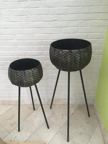 Nieuwe set bloempotten beschikbaar voor biedingen