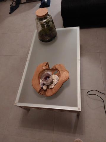 Table basse avec plateau en verre