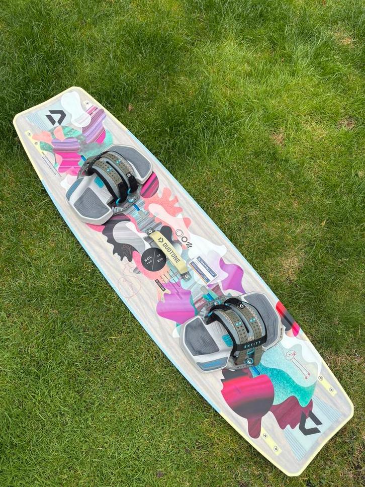 Duotone Kiteboard 132/38, Watersport en Boten, Kitesurfen, Zo goed als nieuw, Kiteboard, Ophalen of Verzenden