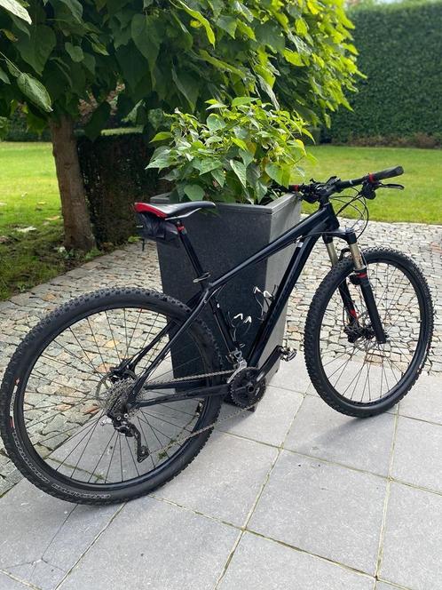 Specialized mat zwarte mountainbike M 29” incl schoenen, Vélos & Vélomoteurs, Vélos | VTT & Mountainbikes, Comme neuf, Enlèvement
