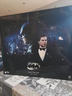 Hot toys batman and bruce Wayne 1992, Ophalen of Verzenden, Zo goed als nieuw, Actiefiguur of Pop