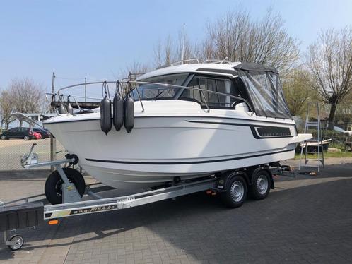 Boot op trailer, Watersport en Boten, Motorboten en Motorjachten, Zo goed als nieuw, Polyester, 6 tot 9 meter, Benzine, Buitenboordmotor