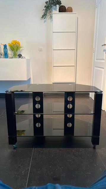 Tv meubel 84cm breed, hoogte 57, diepte 40cm beschikbaar voor biedingen