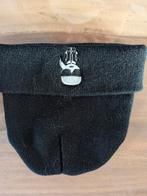 Muts Karl Lagerfeld, Enlèvement, Bonnet