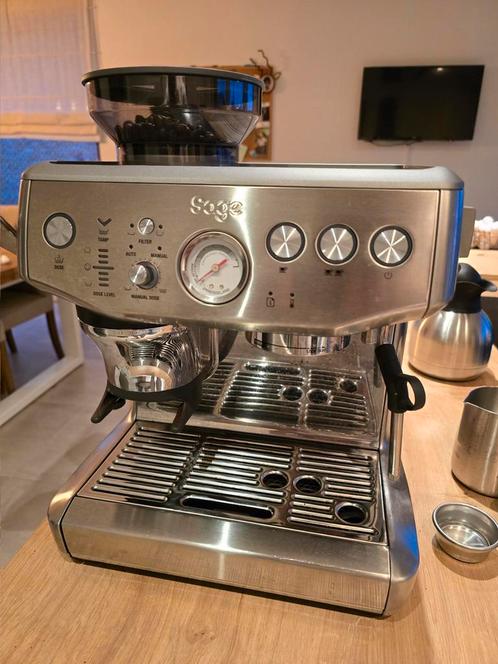 Sage Barista Express + Barista Tools + Weegschaal + grinder, Elektronische apparatuur, Koffiezetapparaten, Zo goed als nieuw, Koffiemachine