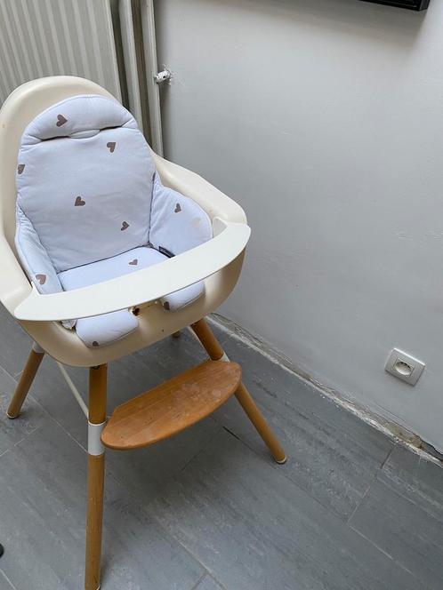 Eetstoel childwood + eet tablet en riempjes, Kinderen en Baby's, Kinderstoelen, Zo goed als nieuw, Ophalen