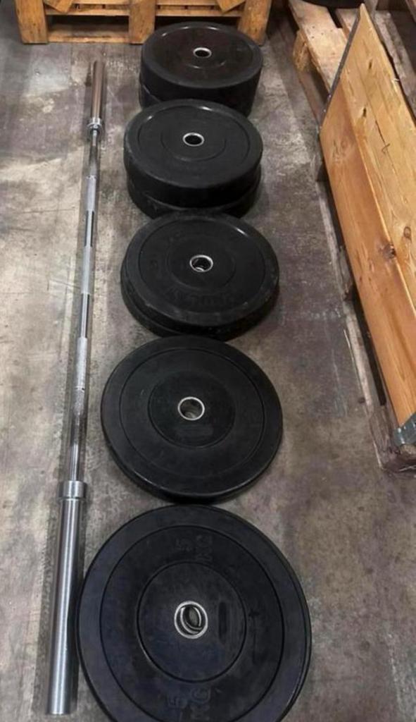 140kg Bumperplates + Olympisch Barbell 220cm, Sport en Fitness, Fitnessmaterialen, Gebruikt, Halterschijven, Ophalen