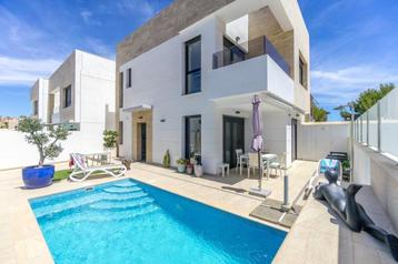 Prachtige  villa met zwembad en onderbouw op  Villamartin