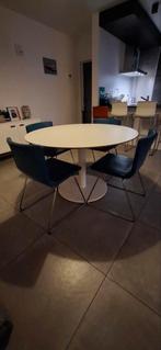 houten ronde tafel (diameter 117cm) met metalen voetsteun., Huis en Inrichting, Tafels | Eettafels, Ophalen, Zo goed als nieuw