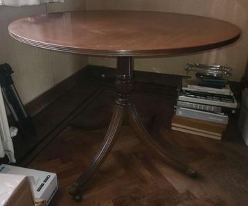 Mahoniehouten ronde tafel (?) Jaar 50-60 beschikbaar voor biedingen