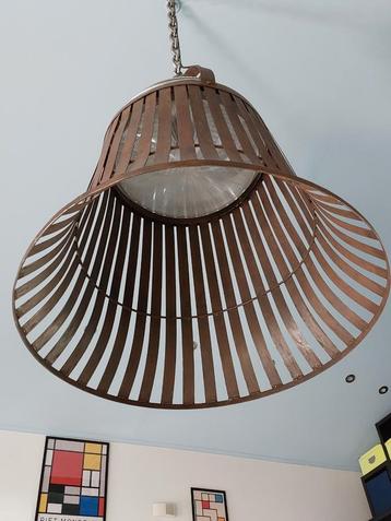 Lustre géant pour hauts plafonds, Enlèvement