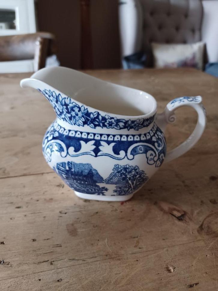 P.REGOUT CASTILLO  BLAUW ROOMKANNETJE 0.25 L, Antiek en Kunst, Antiek | Servies los, Ophalen of Verzenden