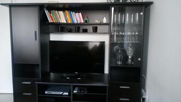 Gratis Tv kast. beschikbaar voor biedingen