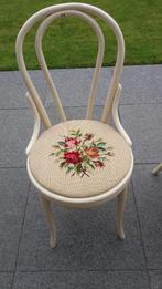 3 ANTIEKE STOELEN MET HANDWERK, Enlèvement