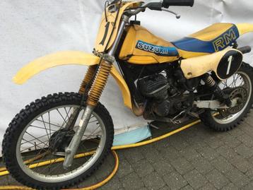 Moto tout-terrain RM 125cc 1979