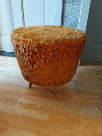 Vintage poef cognac. beschikbaar voor biedingen