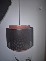 Lustre en excellent état.