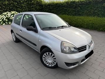 Clio 1.2i 2007 superbe 1re main Carnet Complet Courroie OK beschikbaar voor biedingen