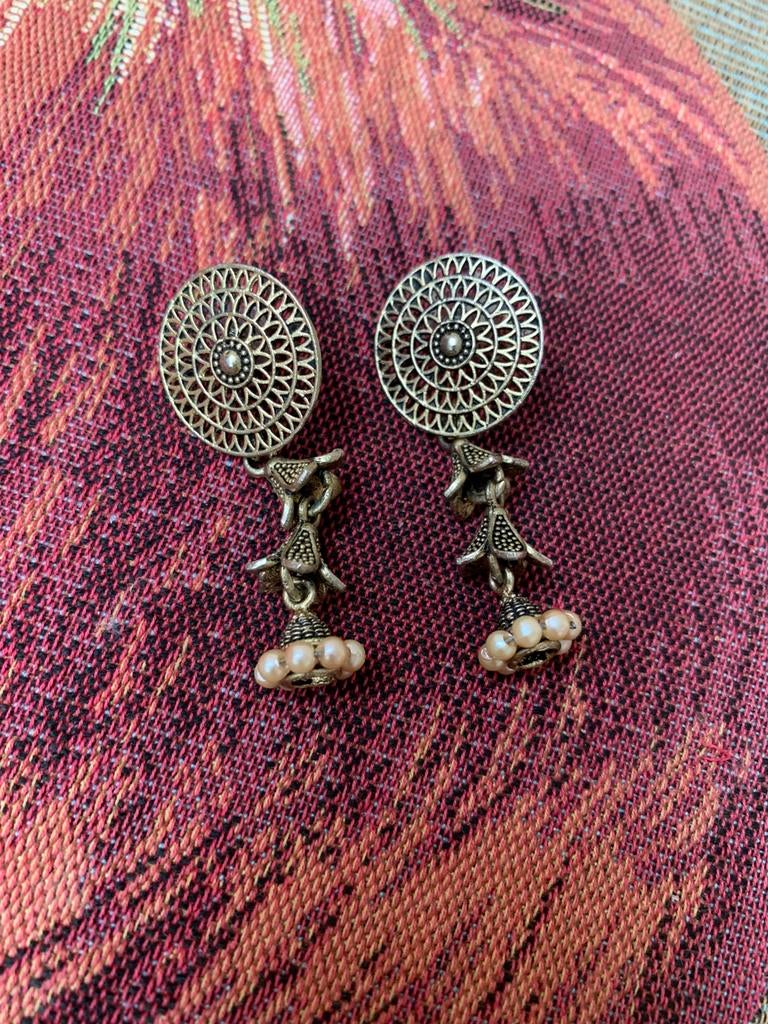 belles boucles d'oreilles, clochettes fleuries, aspect bronz, Bijoux, Sacs & Beauté, Boucles d'oreilles, Enlèvement
