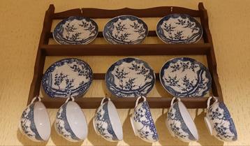 Japans koffieservies op houten wandrekje  beschikbaar voor biedingen