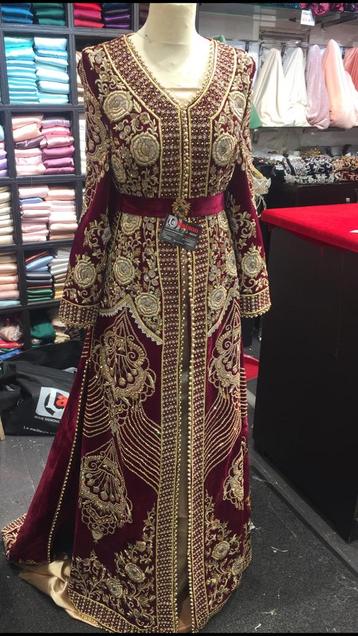 Caftan bordeaux et doré 