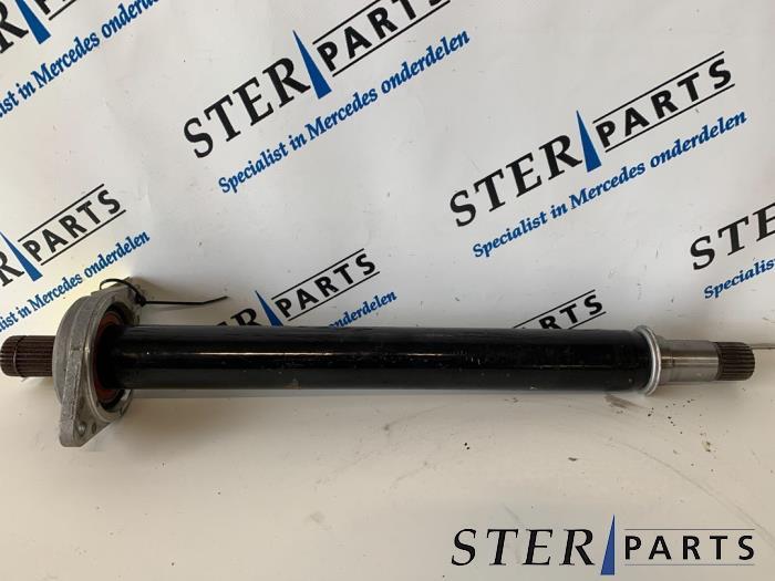 Aandrijfas links-voor van een Mercedes A-Klasse, Auto-onderdelen, Remmen en Aandrijving, Mercedes-Benz, Gebruikt, 3 maanden garantie