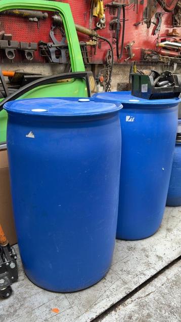 Fut 200 l vide et propre  beschikbaar voor biedingen