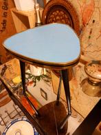 Retro Vintage 3-potig tafeltje. FORMICA. H: 31cm. 25 x 25, Huis en Inrichting, Overige vormen, Kunststof, Retro Vintage, Gebruikt