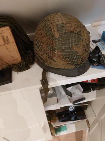 Leger helm beschikbaar voor biedingen