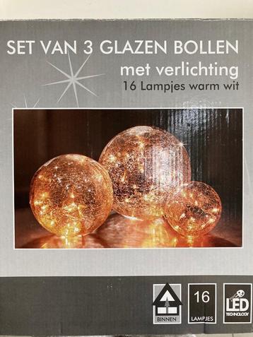 Glazenbollen met verlichting  beschikbaar voor biedingen